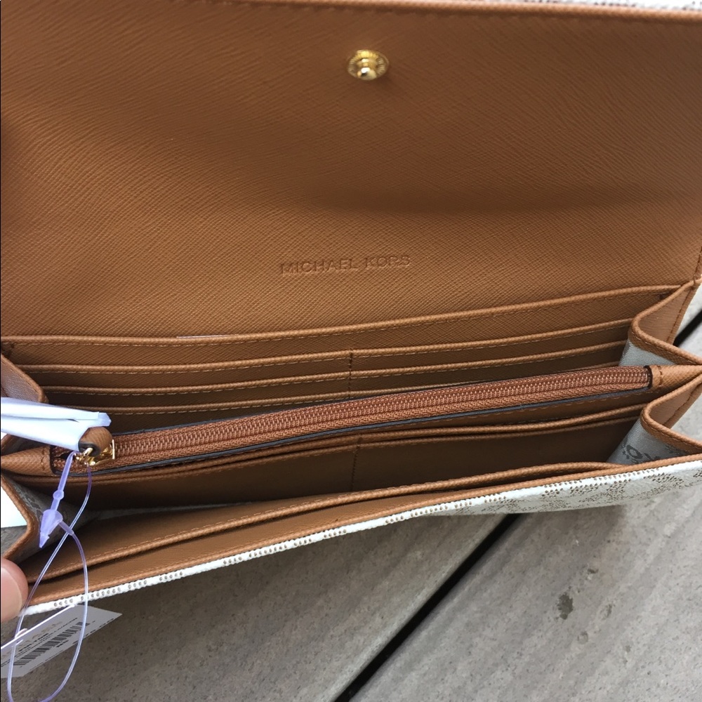Authentic Michael kors futon continental wallet - Picture 4 of 8